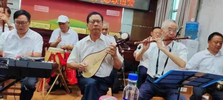 简篇-莫道桑榆晚，为霞尚满天——南郑农行开展社保卡老年客户联谊会