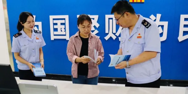 简篇-延川县税务局“一把手”走流程——抓好政策落实“最后一公里”