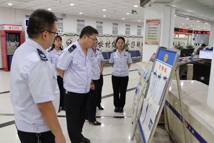 简篇-延川县税务局“一把手”走流程——抓好政策落实“最后一公里”