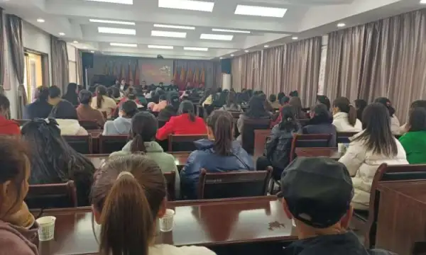 简篇-北城社区开展庆“三八”暨表彰“贤公婆  孝媳妇  好丈夫”活动