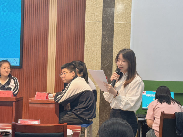 简篇-徜知识海洋 做百科达人———府谷县第一中学举行八年级百科知识竞赛