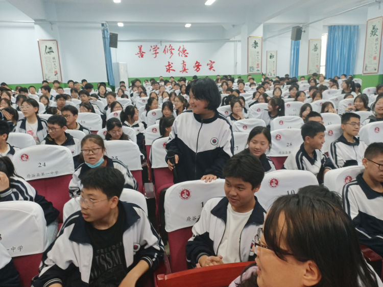 简篇-徜知识海洋 做百科达人———府谷县第一中学举行八年级百科知识竞赛