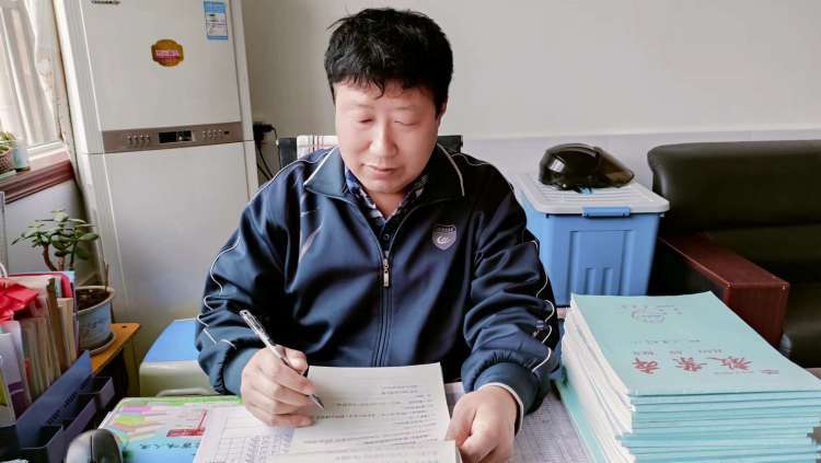 简篇-躬耕笃行抓常规，砥砺前行谋新篇——丹凤县第二小学教学常规检查工作纪实