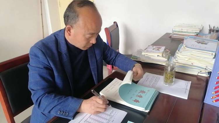 简篇-躬耕笃行抓常规，砥砺前行谋新篇——丹凤县第二小学教学常规检查工作纪实