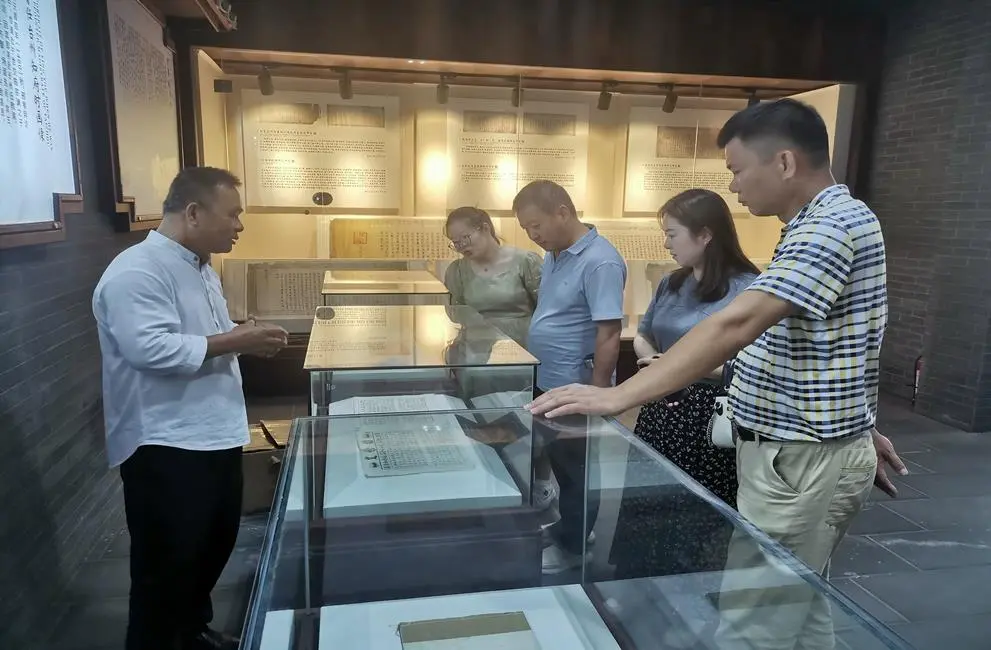 C:\Users\ADMINI~1\AppData\Local\Temp\WeChat Files\724812f225843b4ce67cc9b5e50c211.jpg