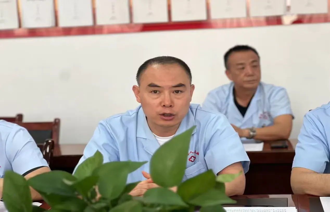 简篇-【医院动态】严把医疗质量关  筑牢医疗安全防线——我院召开2024年上半年医疗质量与安全管理工作总结分析会议