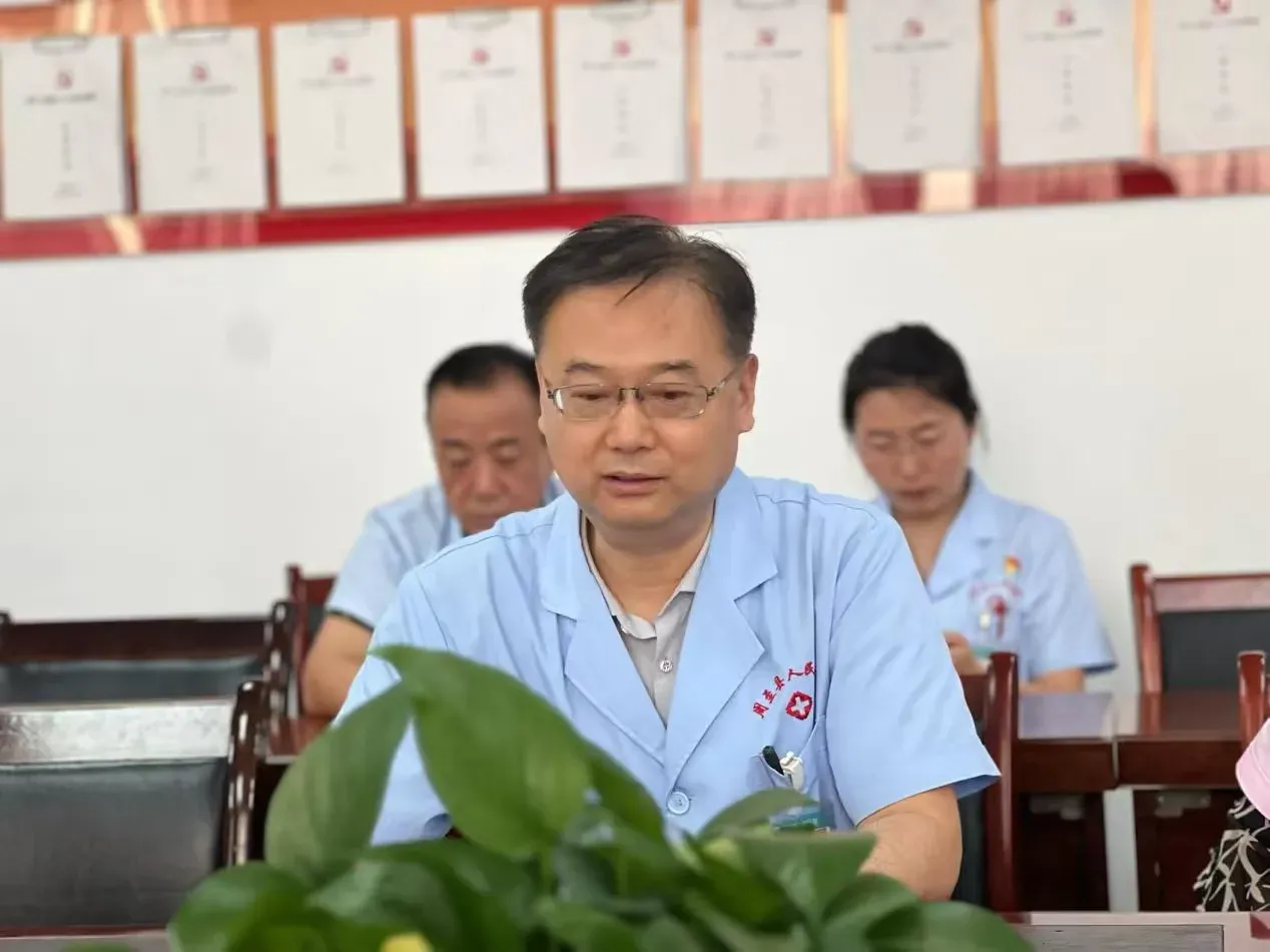 简篇-【医院动态】严把医疗质量关  筑牢医疗安全防线——我院召开2024年上半年医疗质量与安全管理工作总结分析会议