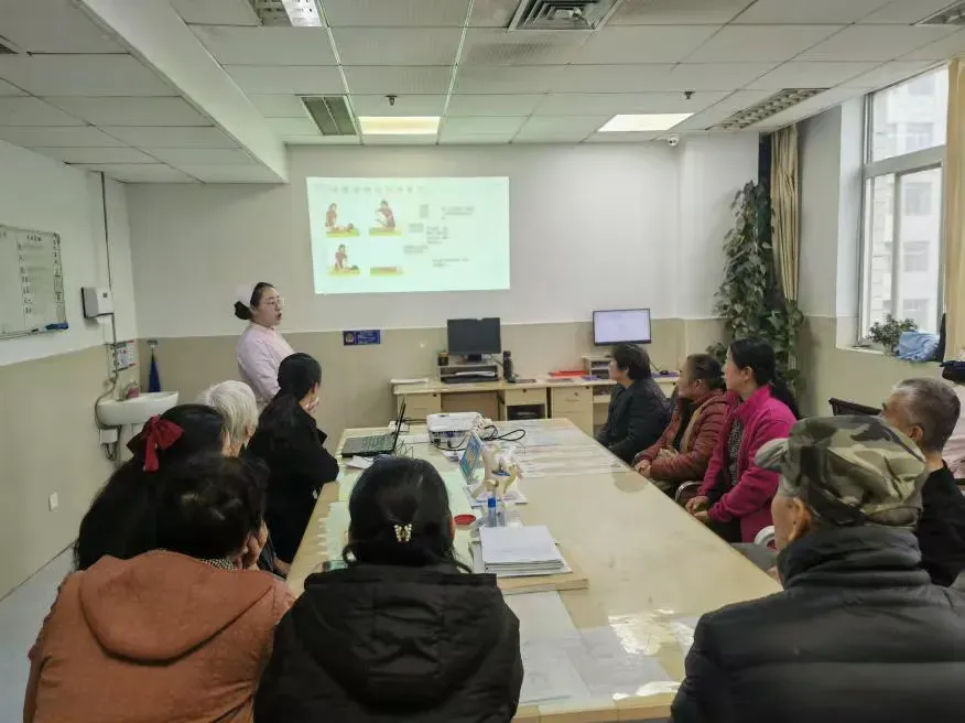 简篇-【周医·科普讲座】预防压力性损伤，骨科健康科普活动