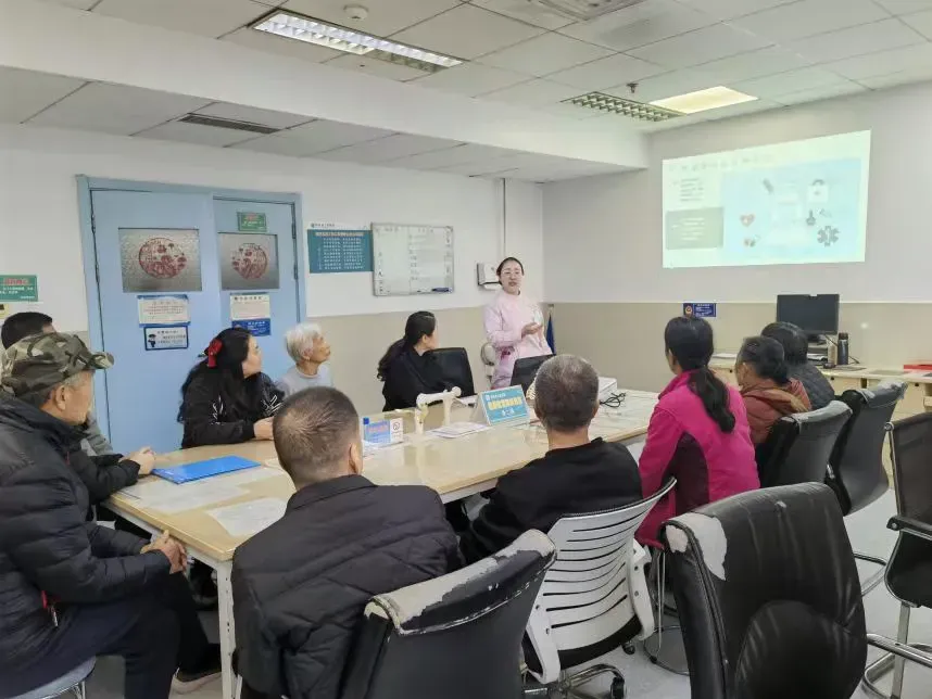 简篇-【周医·科普讲座】预防压力性损伤，骨科健康科普活动