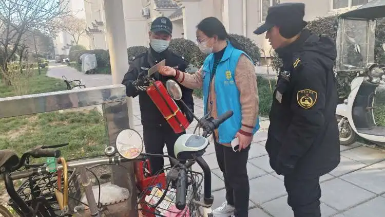 简篇-织密安全防护网 排查隐患保平安——泾欣园社区开展电动车安全隐患专项整治大排查