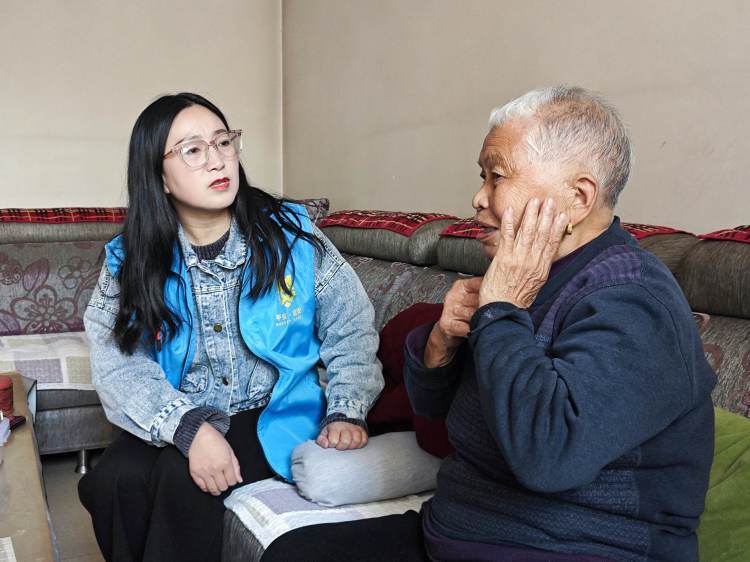 简篇-新春送祝福 关怀暖寒冬——崇皇街道泾欣园社区开展节前大走访活动