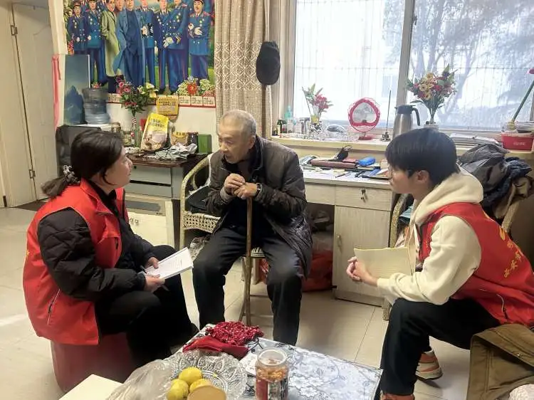 简篇-新春送祝福 关怀暖寒冬——崇皇街道泾欣园社区开展节前大走访活动