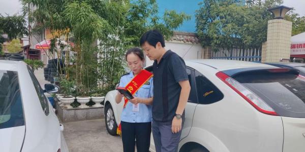 工作人员到宁强县城推广
