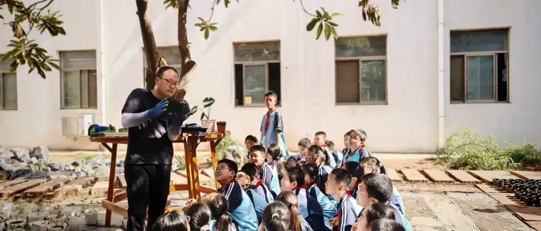 简篇-在实践中绽放劳动之美——扶风小学教育集团（联盟校)开展劳动课交流研讨活动