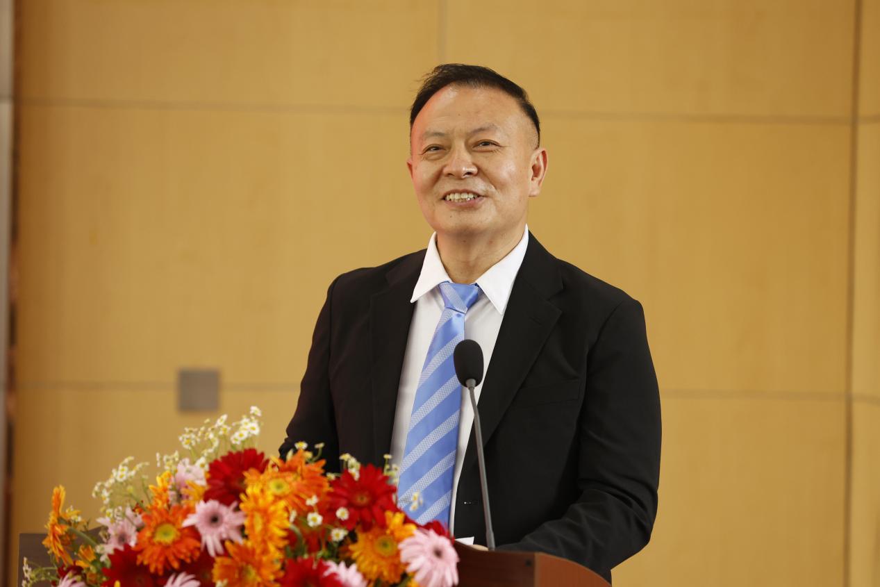 廖民生校长主持开幕式