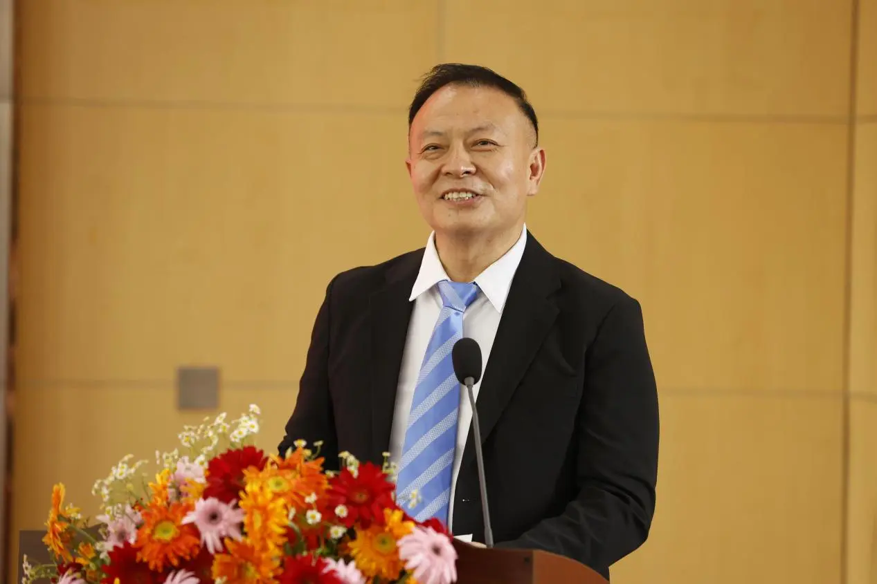 廖民生校长主持开幕式