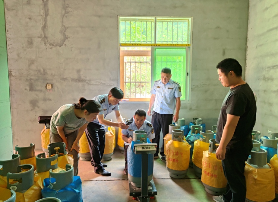 C:\Users\ADMINI~1\AppData\Local\Temp\WeChat Files\fb596451ffc804f1bf6b16365e00787.jpg