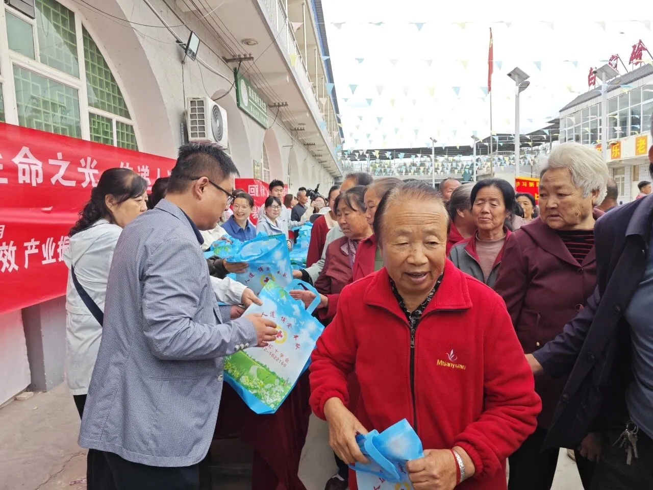 D:\Documents\WeChat Files\wxid_93fnk9ywzkz311\FileStorage\Temp\8f95b7eec8755ea11cc5de201b864337.jpg