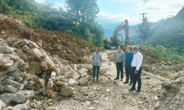 C:\Users\ADMINI~1\AppData\Local\Temp\WeChat Files\818d5ebe278ddd5c35359c9e9c66909.jpg