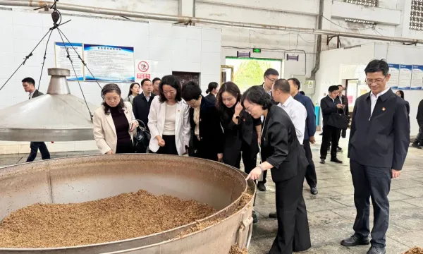 C:\Users\ADMINI~1\AppData\Local\Temp\WeChat Files\a1bd6ca88011a2769575ad934c20799.jpg