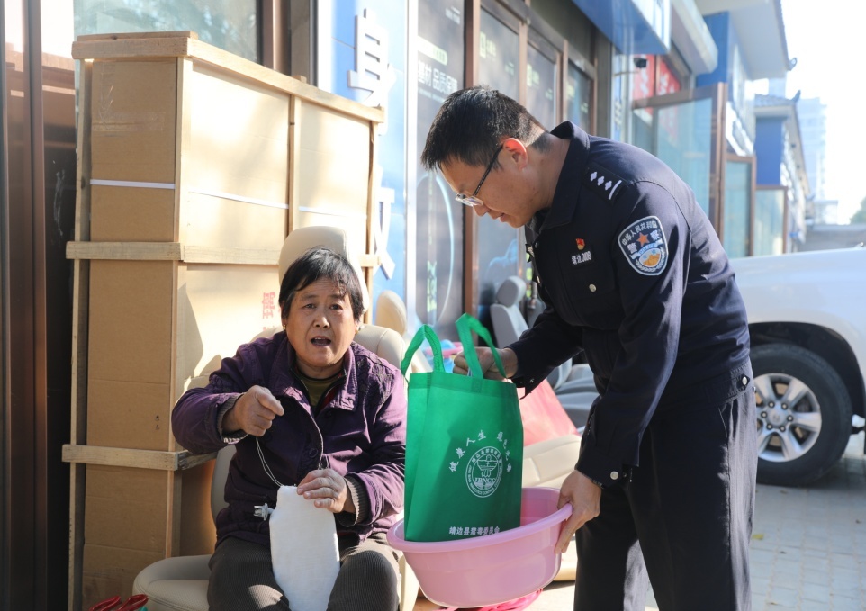 C:\Users\ADMINI~1\AppData\Local\Temp\WeChat Files\8a6d1e49c8f893eab255a0ab9afdb01.jpg