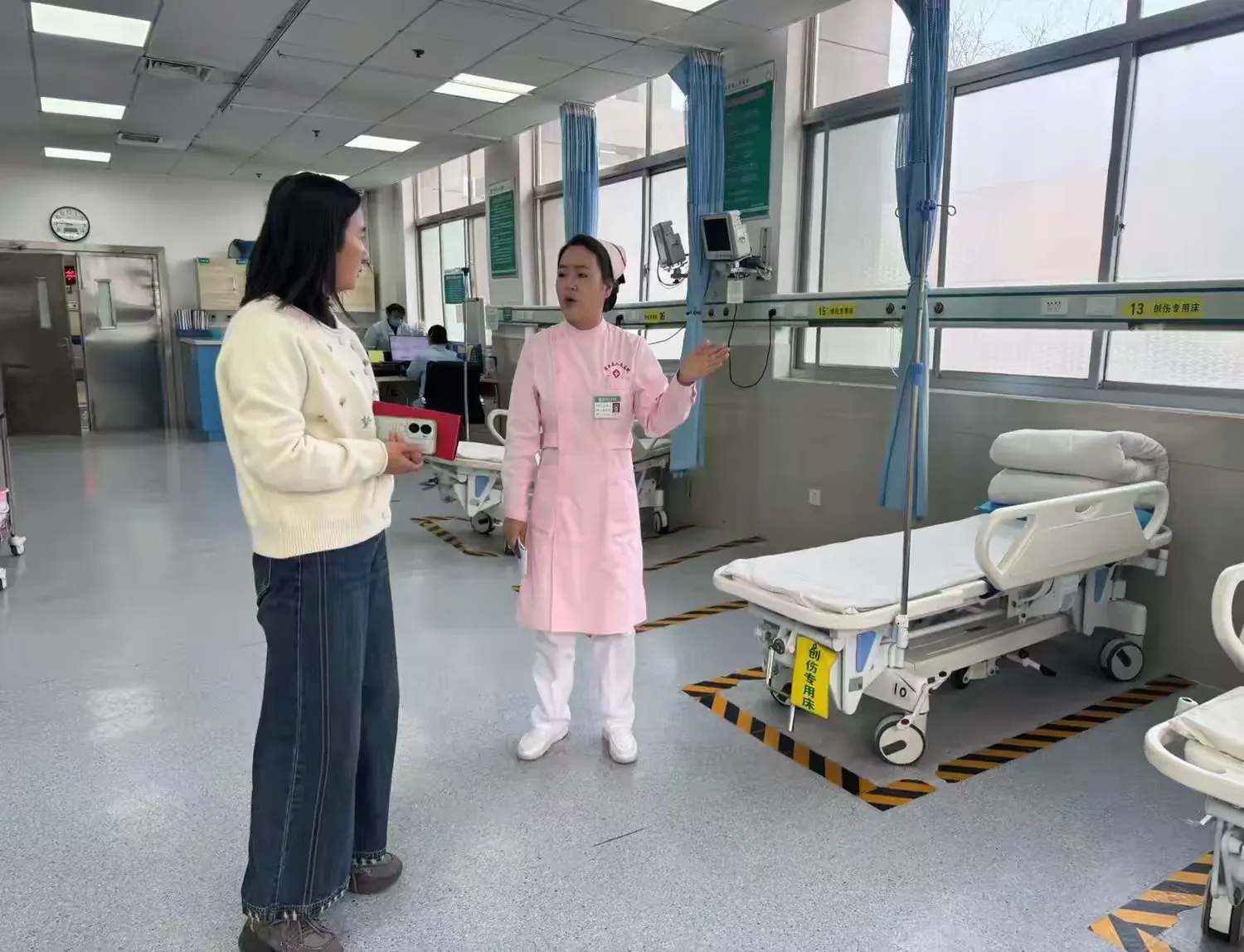 简篇-交流拓思路   携手向未来——蓝田县人民医院莅临我院参观交流