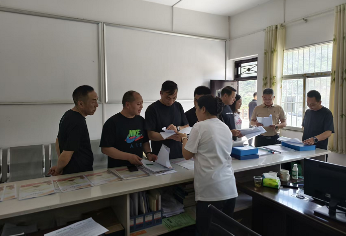 C:\Users\ADMINI~1\AppData\Local\Temp\WeChat Files\e4efea22bca711edeb2c322f16108e4.png