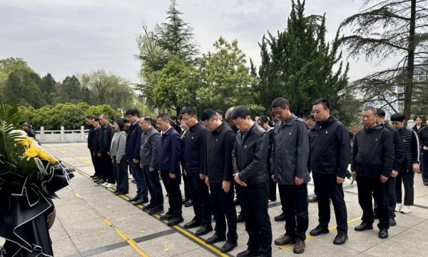 D:\Documents\WeChat Files\wxid_93fnk9ywzkz311\FileStorage\Temp\efe5e89a7dd25463cdff890e964e93ff.jpg