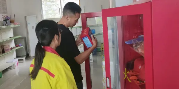 C:\Users\Administrator\Desktop\拧紧安全“阀” 筑牢“防火墙”\09cba17c3d6f70332f258aed7e4f8e3e.jpg