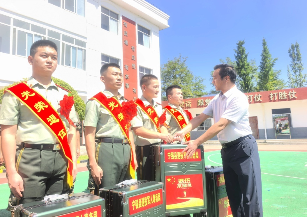 C:\DOCUME~1\ADMINI~1\LOCALS~1\Temp\WeChat Files\cd2fa8af268a7fc7f27f4c9bd297e4d.jpg