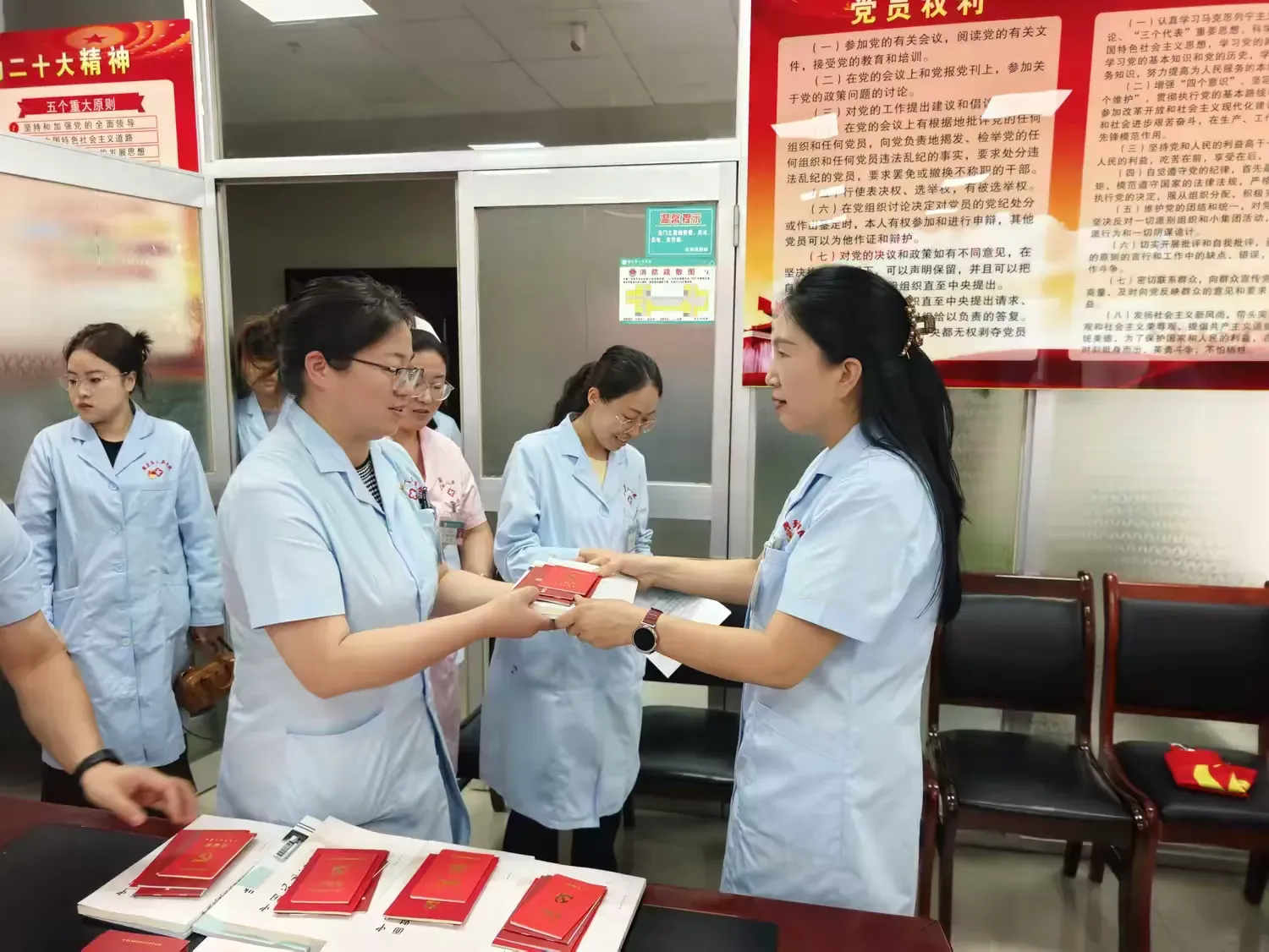 简篇-薪火相传聚合力 凝心聚力启新程——我院召开新转入党员见面会